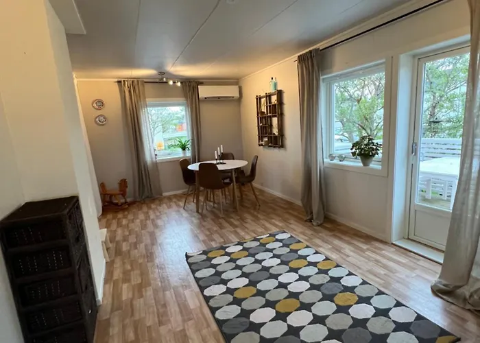 Ottos Hus, Like Ved Stranden Og Hvalsenteret I Sentrum Av Nb Ma Rengjores Etter Endt Leie Eller Betal 1100 Kr For Rengjorings Hjelp Анденес