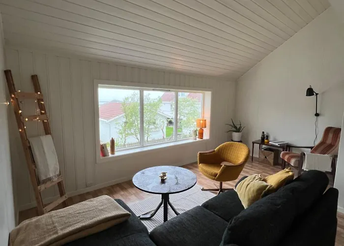 Отель Ottos Hus, Like Ved Stranden Og Hvalsenteret I Sentrum Av Nb Ma Rengjores Etter Endt Leie Eller Betal 1100 Kr For Rengjorings Hjelp